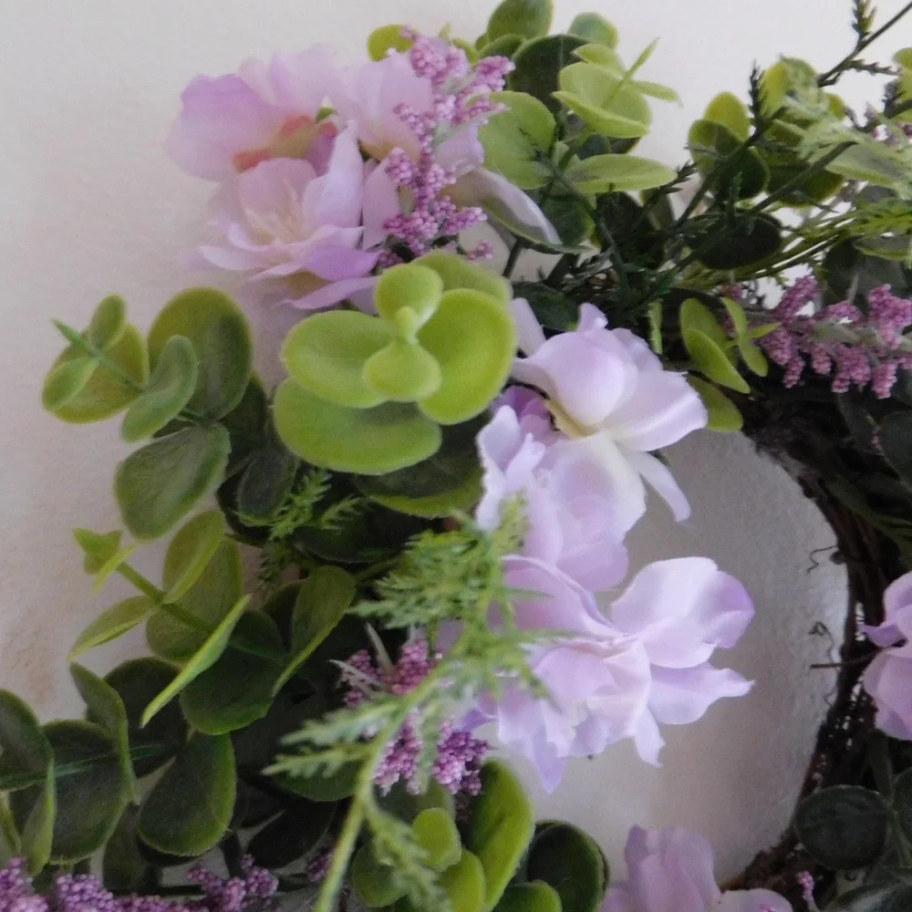 Handcrafted flower mini