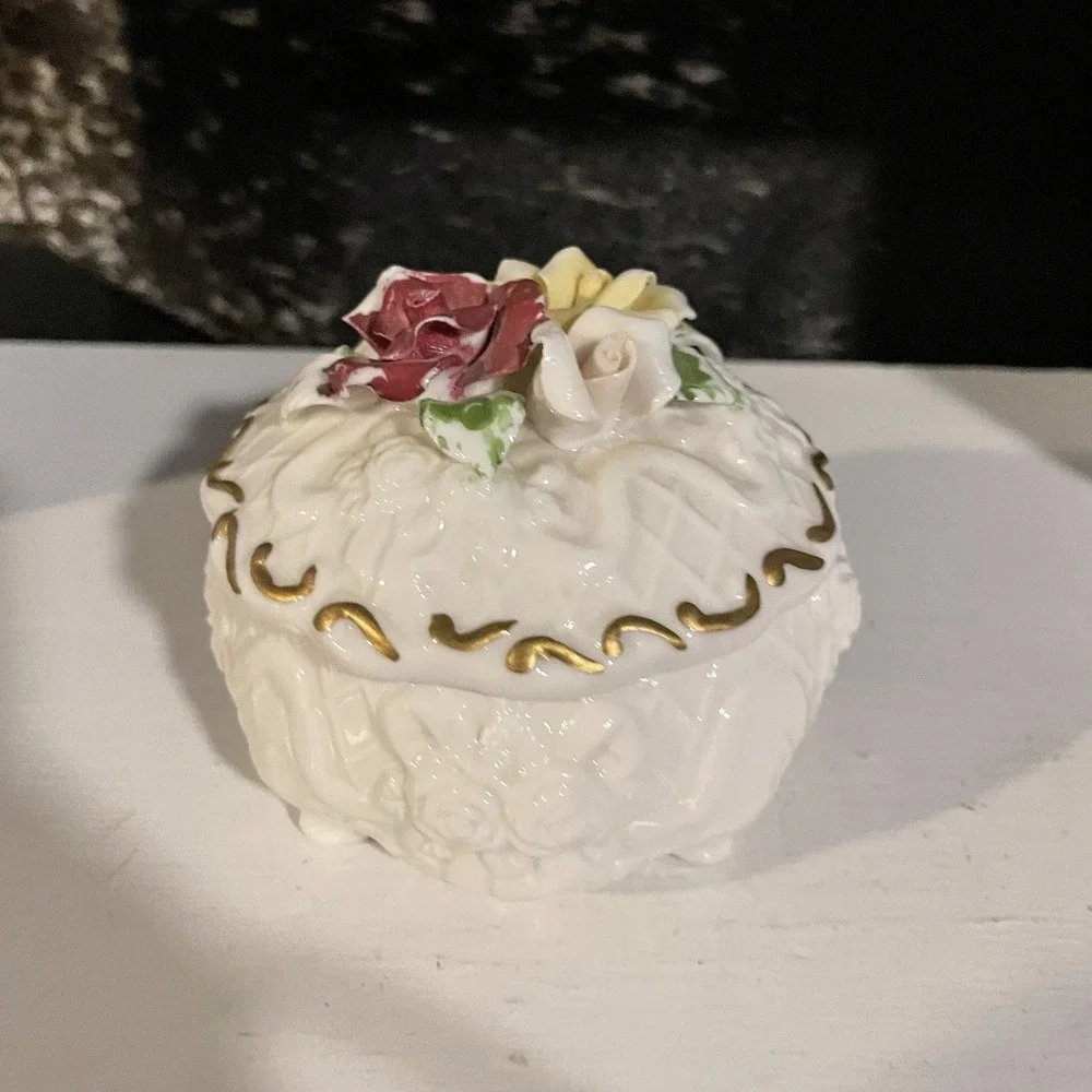 Ceramic Trinket Box w/ Roses, Gold Accent Trim‎ Lenox?