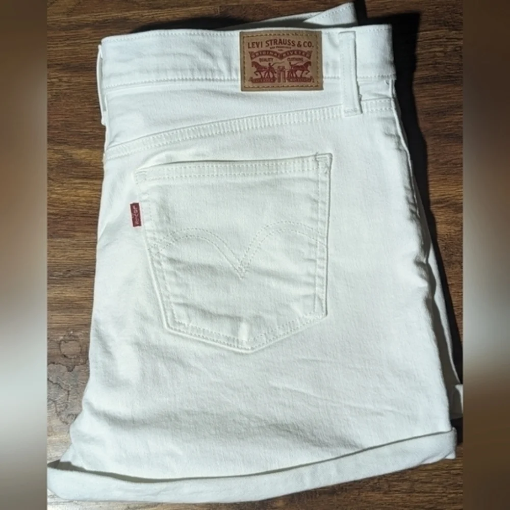 Levis levi mid