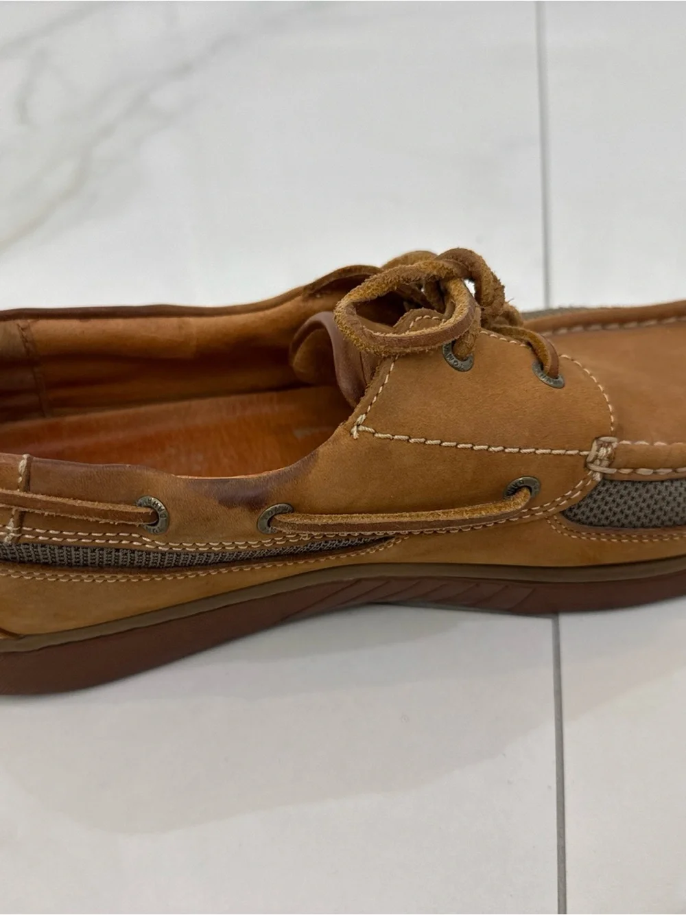 Tommy Bahama used classic