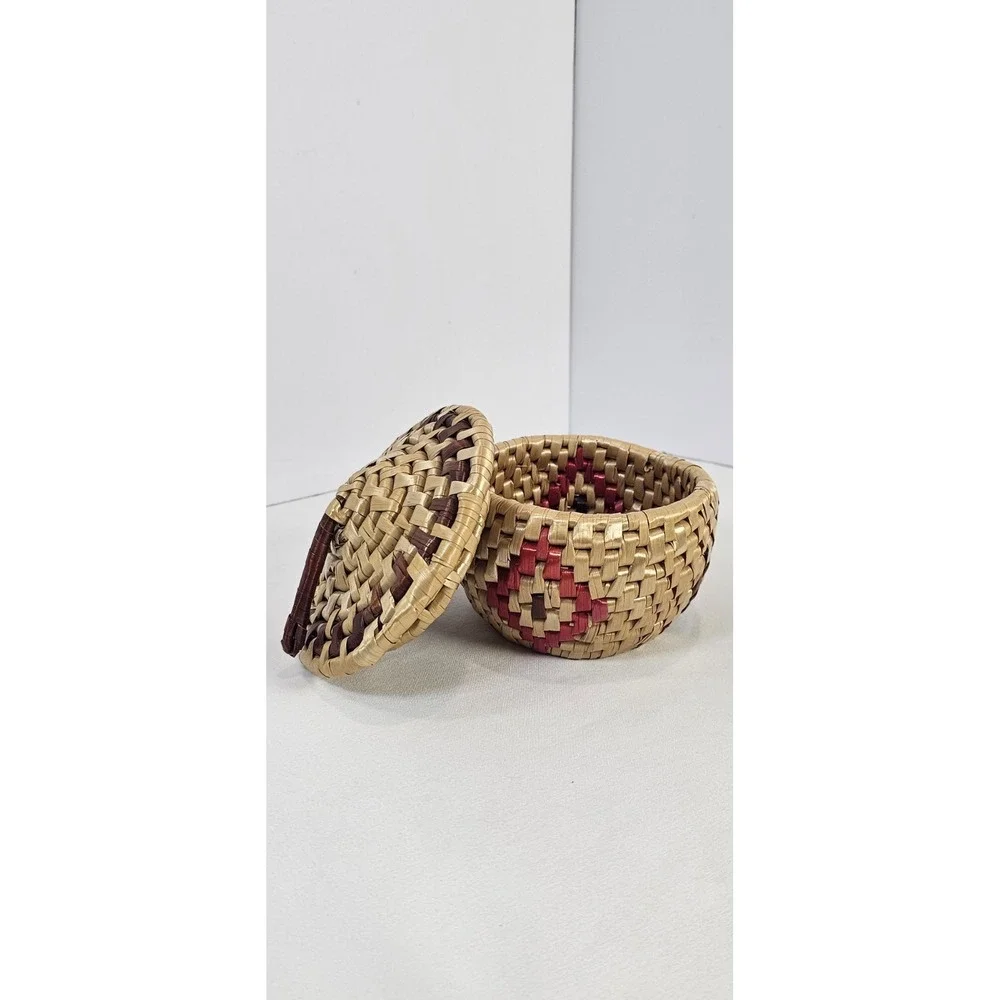 Handmade‎ Wicker/Raffia Lidded Basket Small Round Jewelry Trinket Storage
