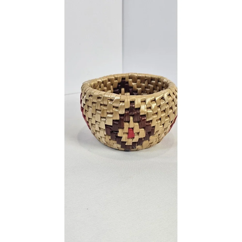 Handmade‎ Wicker/Raffia Lidded Basket Small Round Jewelry Trinket Storage