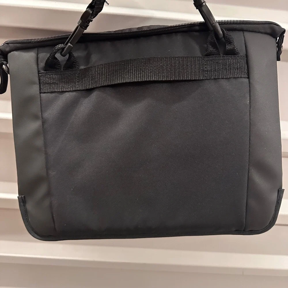 Case Logic Laptop‎ Messenger Bag Adjustable Strap Black Commuter 13 in L 8 in H