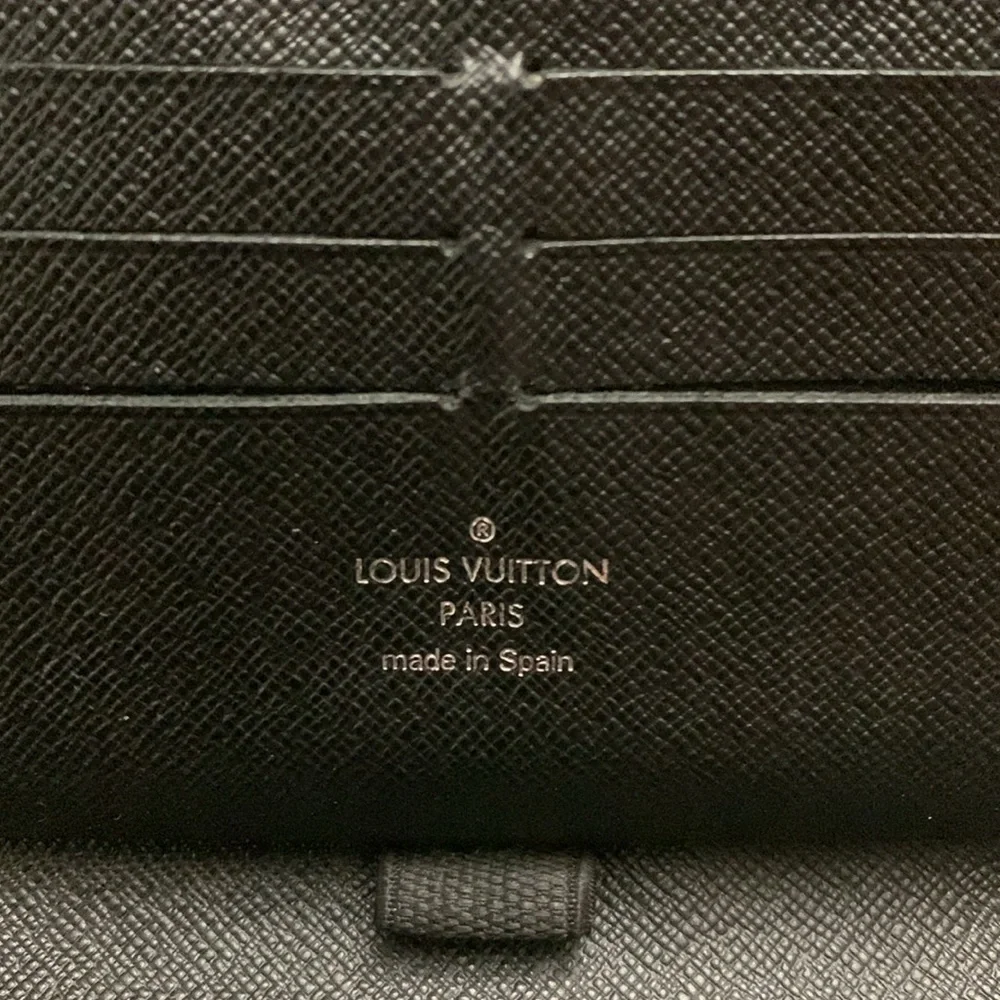 Louis Vuitton friendly pockets