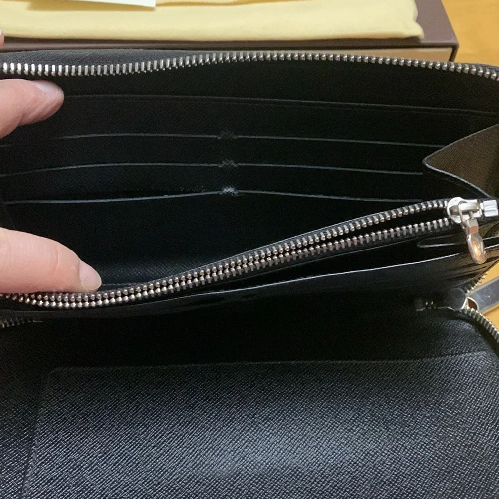 Louis Vuitton 12 pockets dust