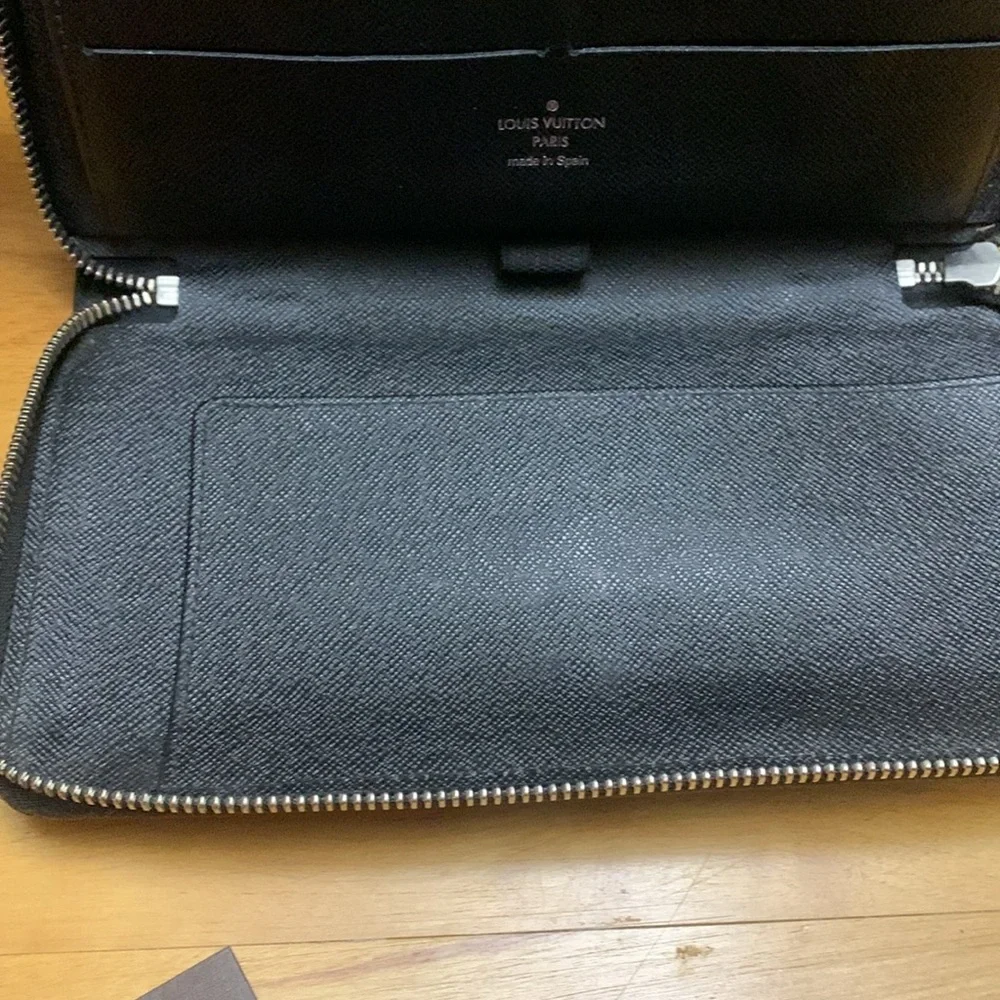 Louis Vuitton zippy silver 12