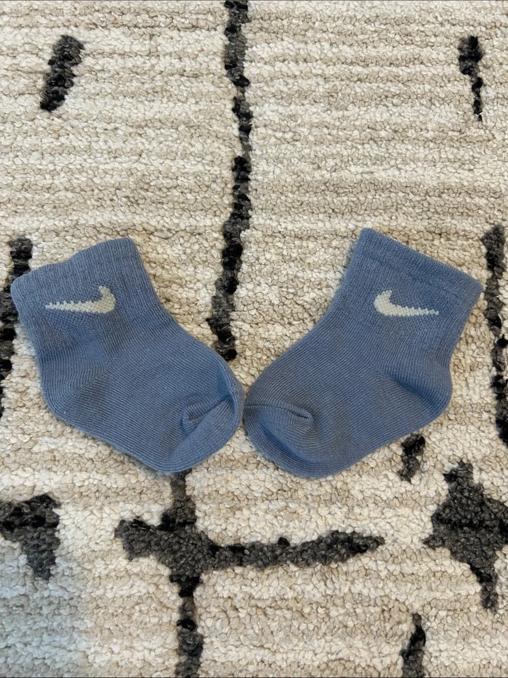 Nike Kids Assorted Crew Socks in Red, Blue, Sand, Cream NWOT, size 0-6 months