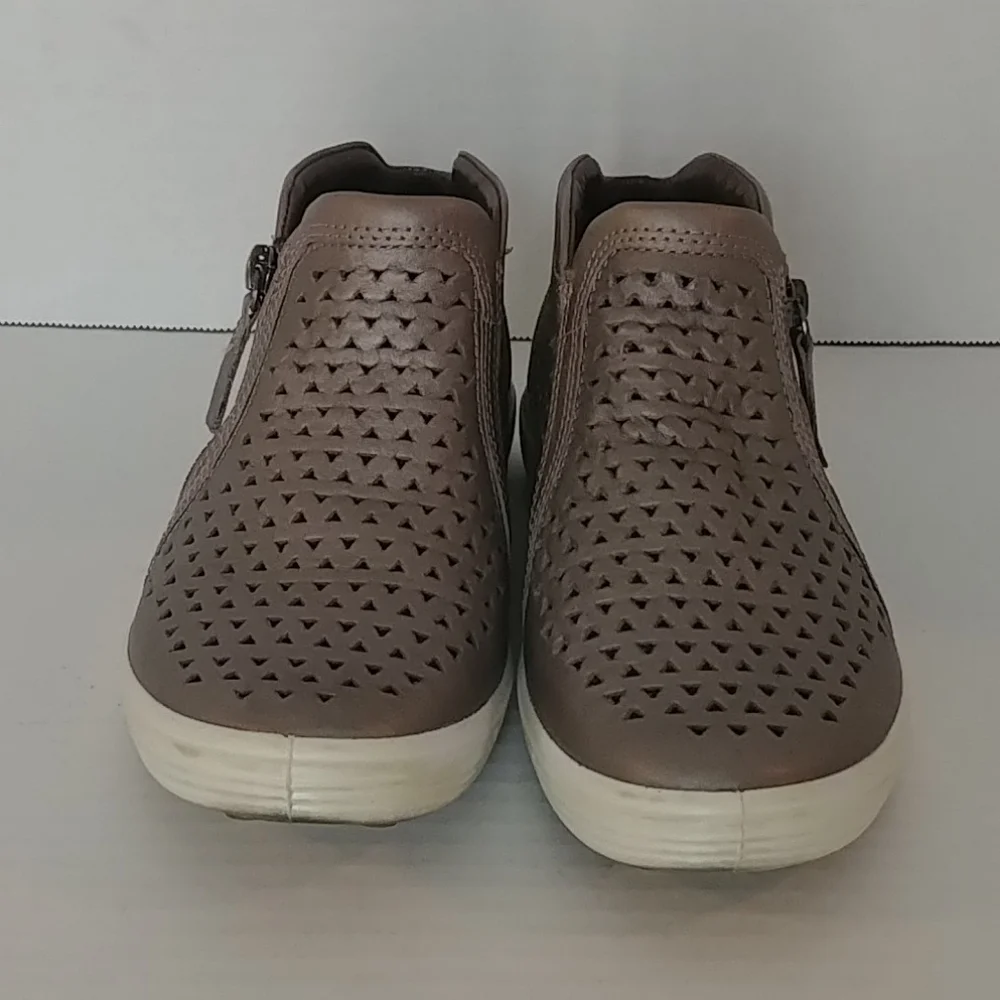 Ecco woven soft
