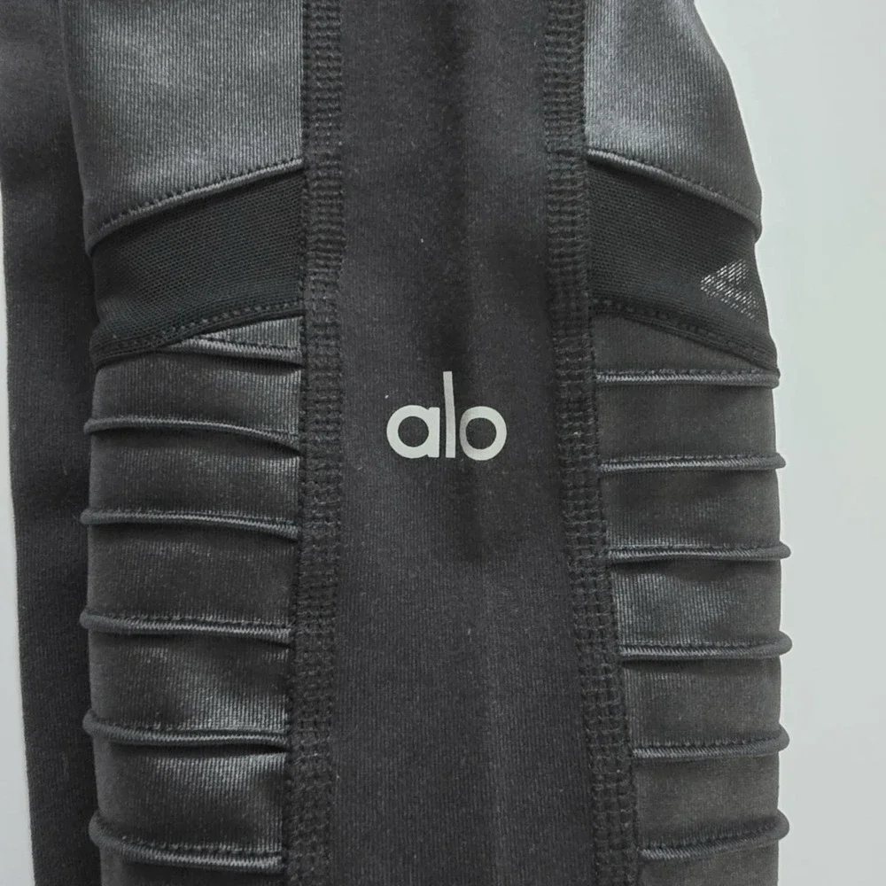 ALO Yoga elevate your
