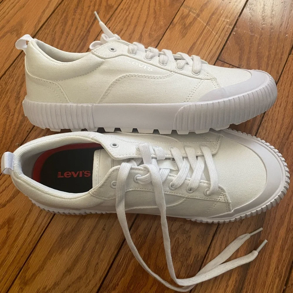 New NIB Levi’s Emma‎ White Mono Chunky Canvas Sneakers Size 8.5