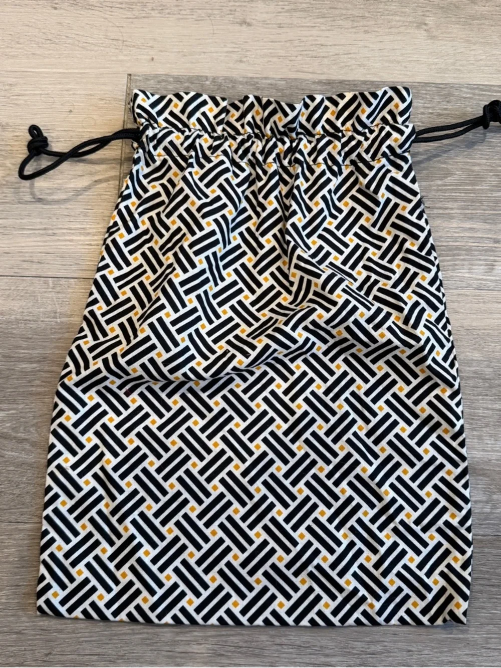 Like new Vera Bradley Geometric Black White Yellow Accessory Drawstring Dust Bag