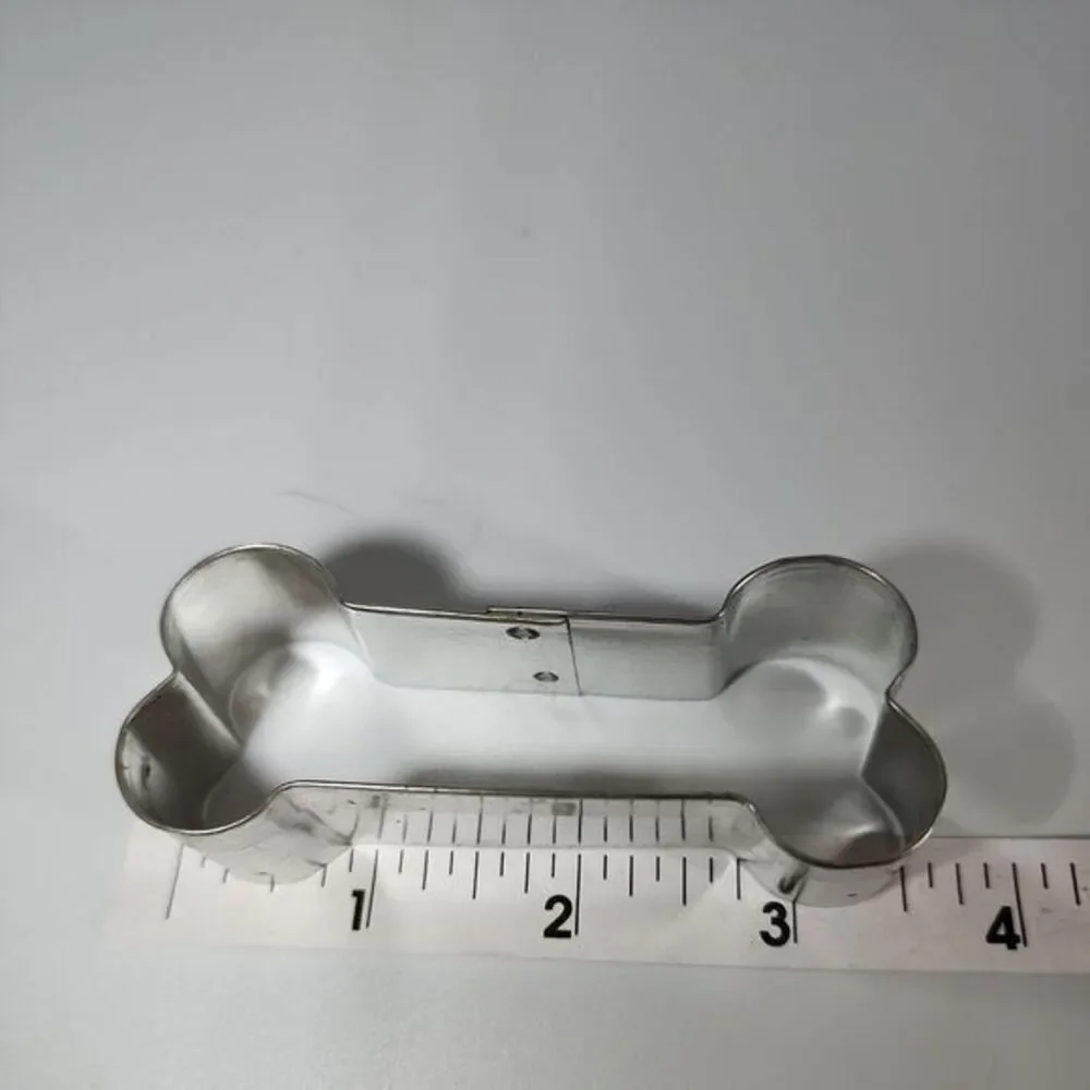 Clara Clark dog bone