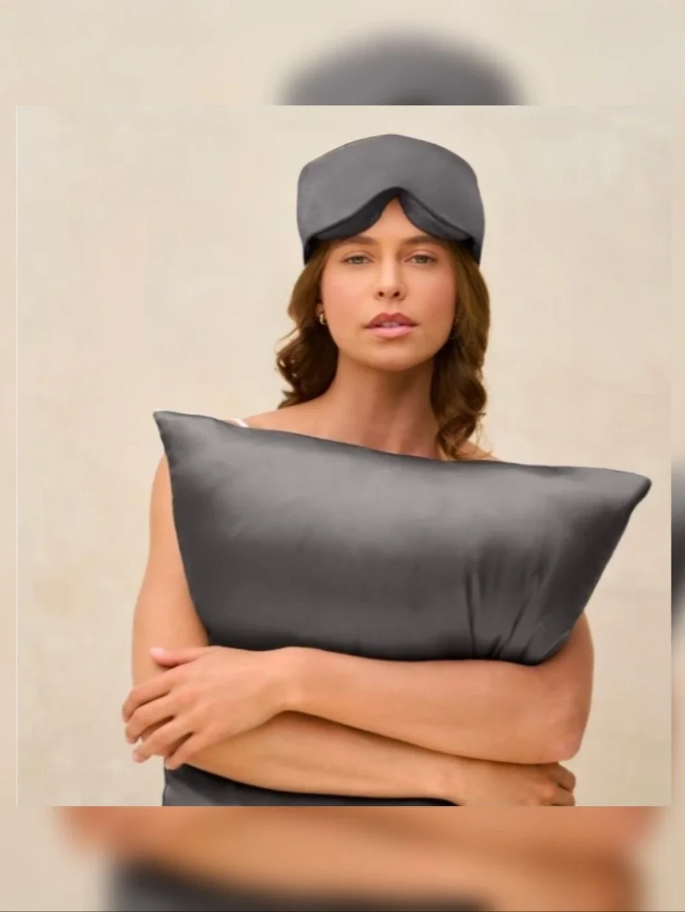Kitsch contour pillow