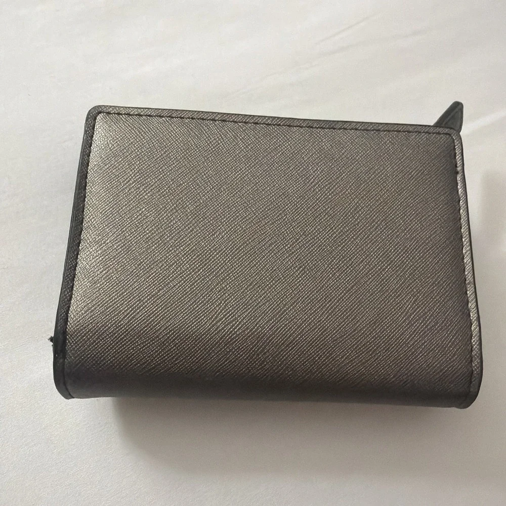 Liz Claiborne liz claiborne
