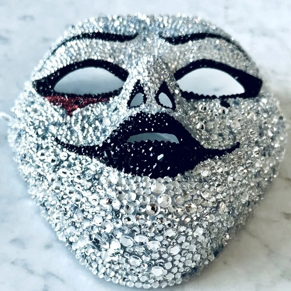 Mask nwot halloween