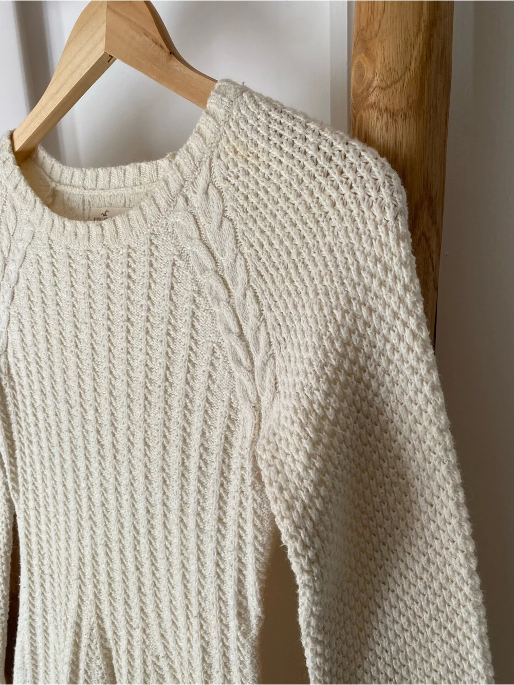 Hollister cream cable