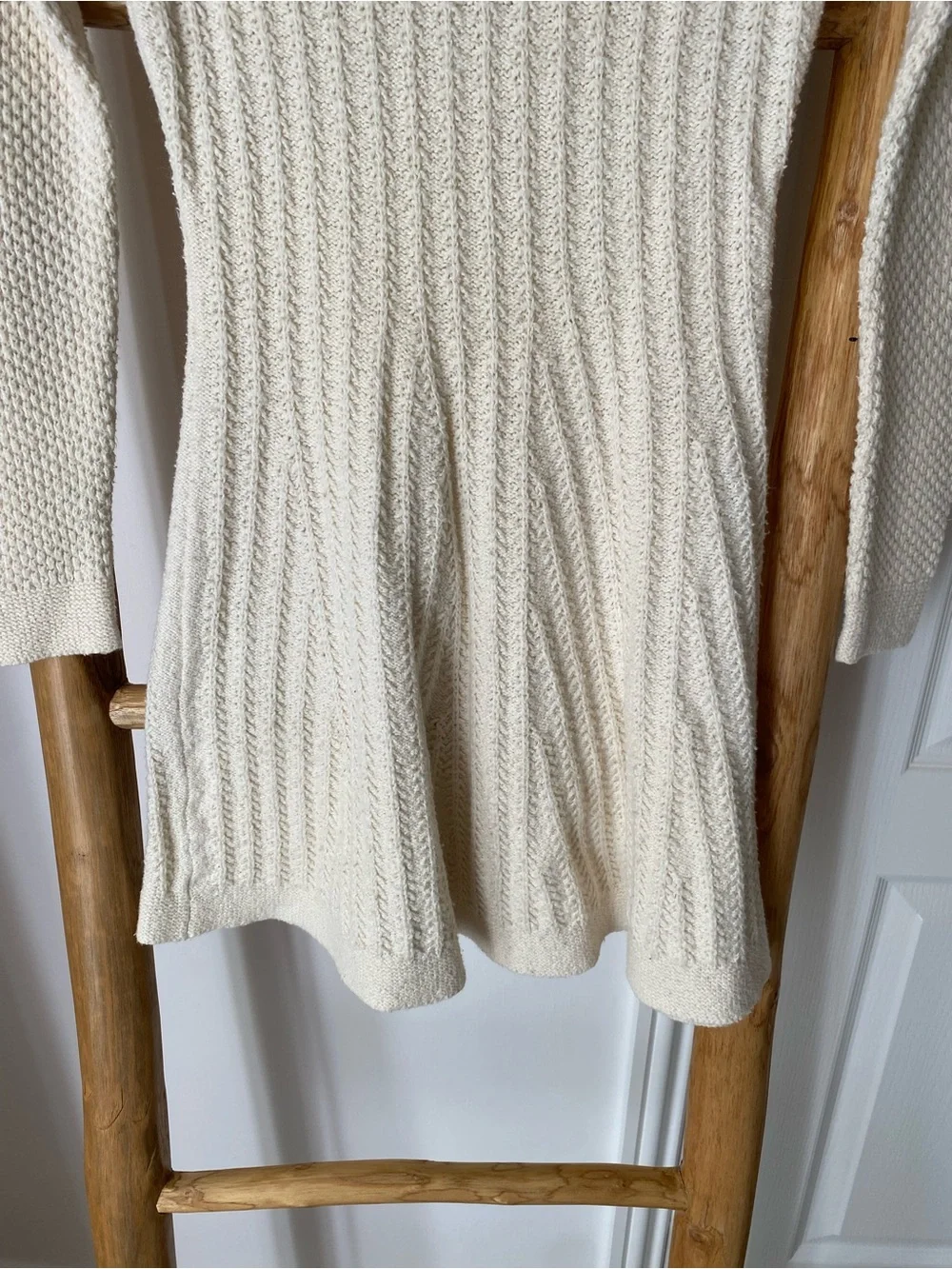 Hollister cream cable