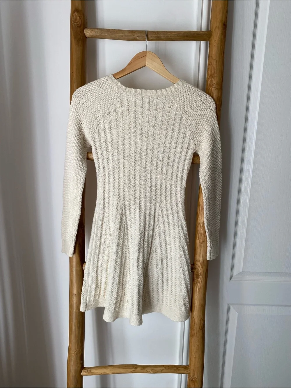 Hollister cream cable
