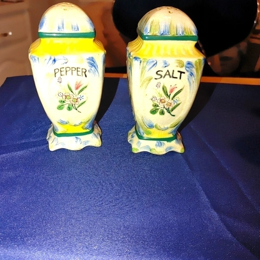 Marutomo Hand painted Antique set of Salt and Pepper shakers