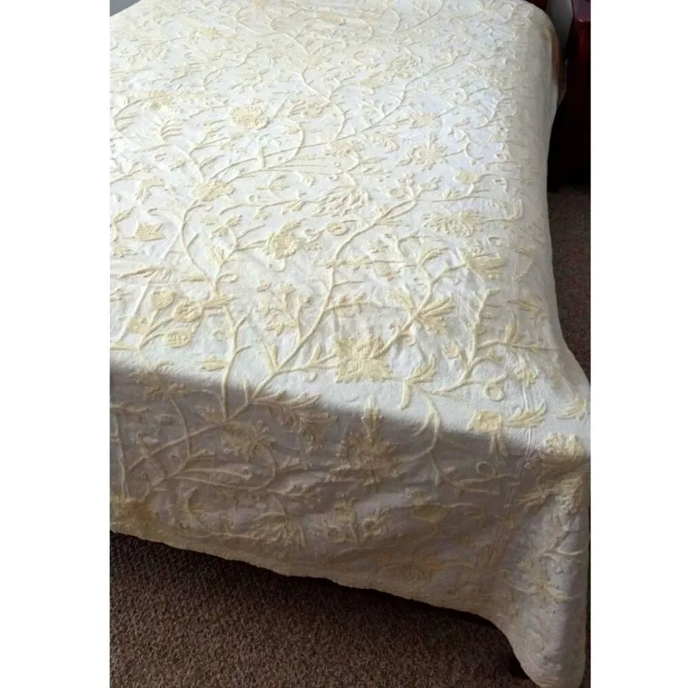 B. Altman & Co VTG Crewel Coverlet Full Bedspread Cotton Cream Chain Stitch