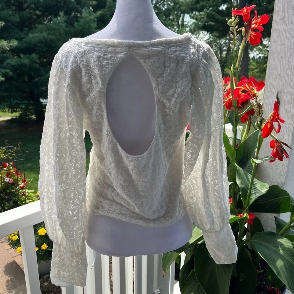 Free People Ivory Lace Puff Sleeve Crop Top with Open Back - Size