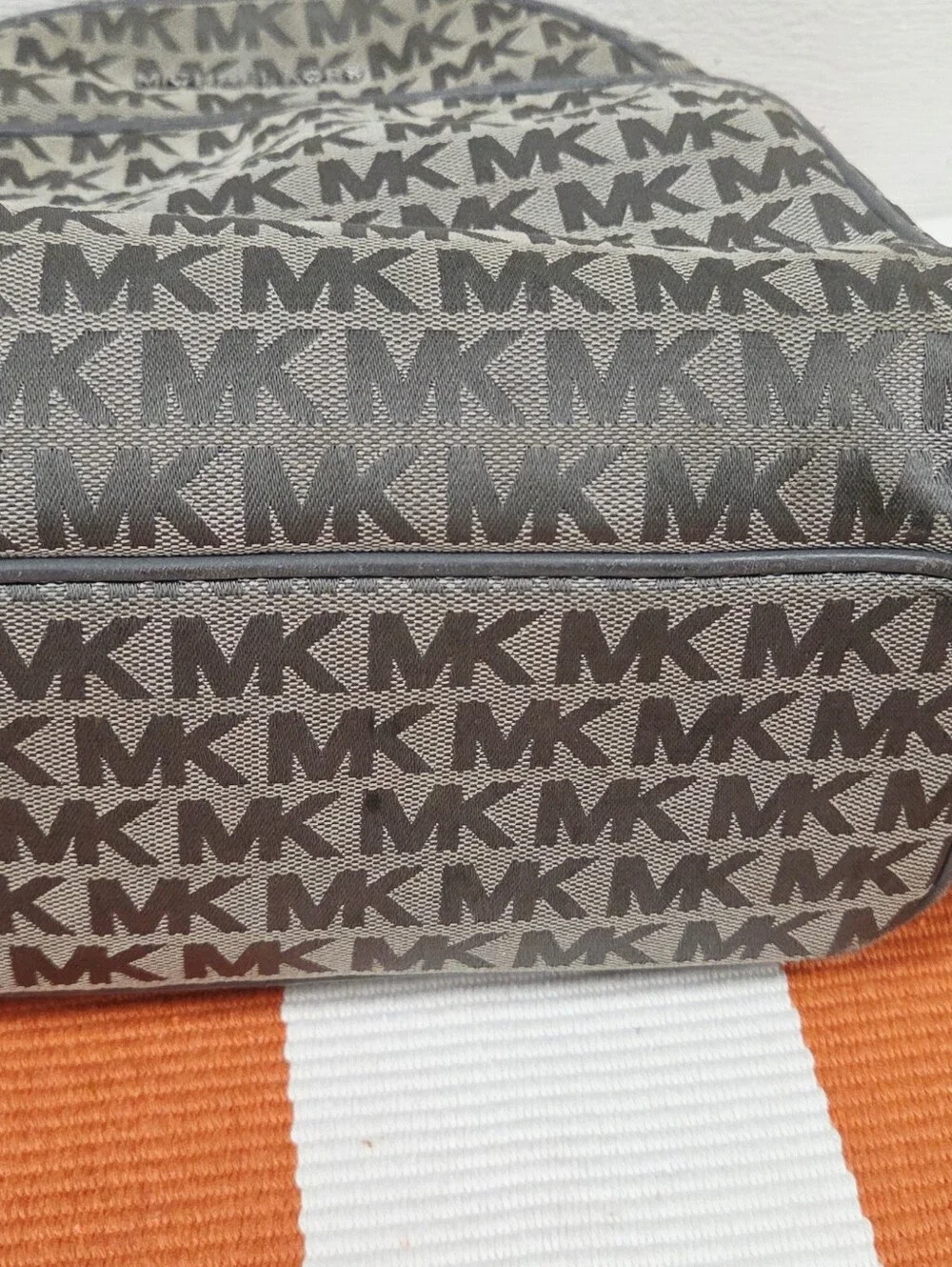 Michael Kors compact michael