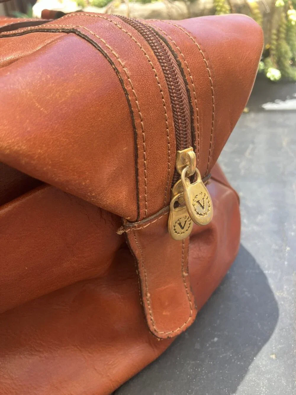 Valentina areas pouch