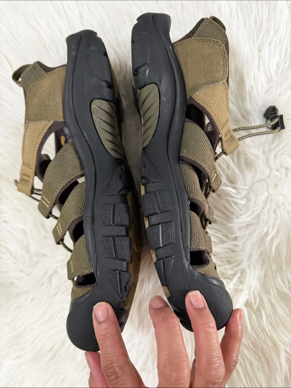 Keen sturdy closed