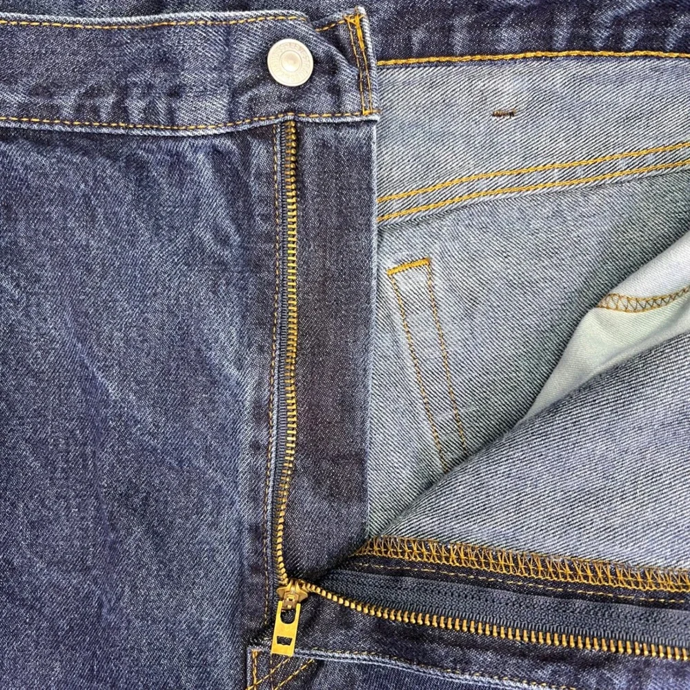 Levi's leg rivets free