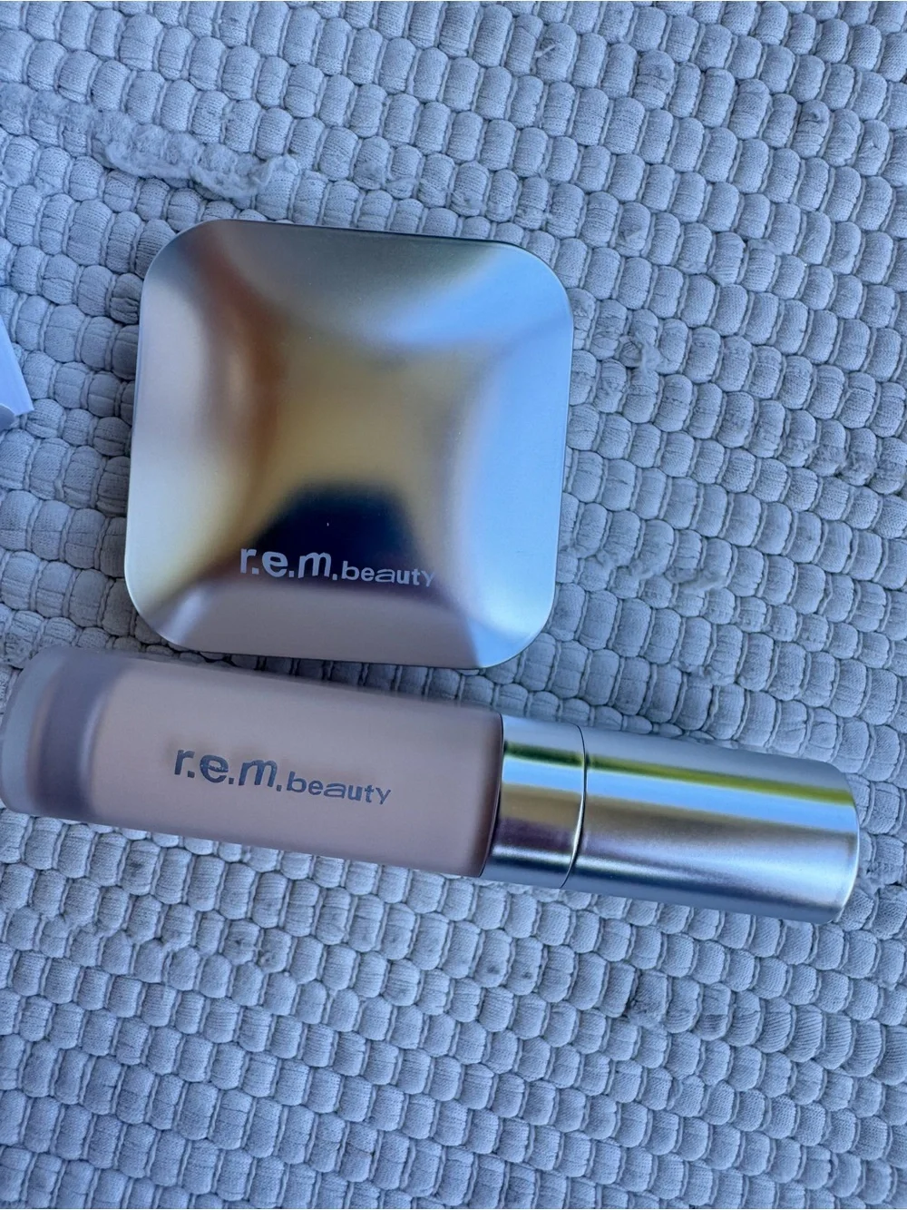 r.e.m. beauty Sweetener Foundation + Miss Venus Highlighter Bundle NIB