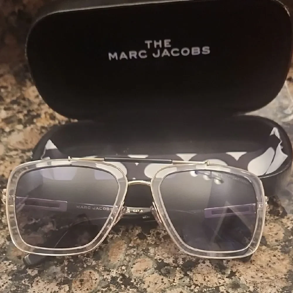 Marc Jacobs elegant sunglasses
