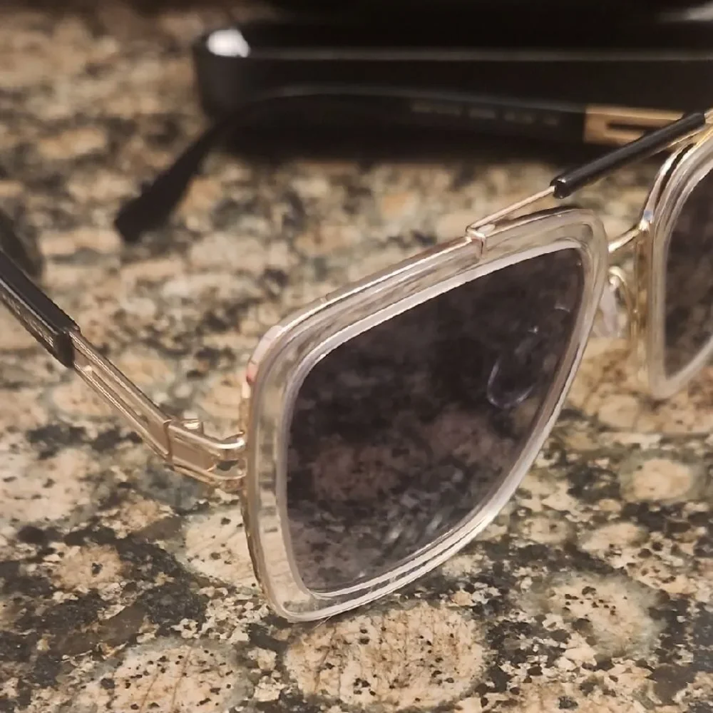 Marc Jacobs elegant sunglasses