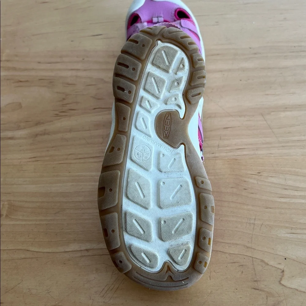 Keen durable stylish