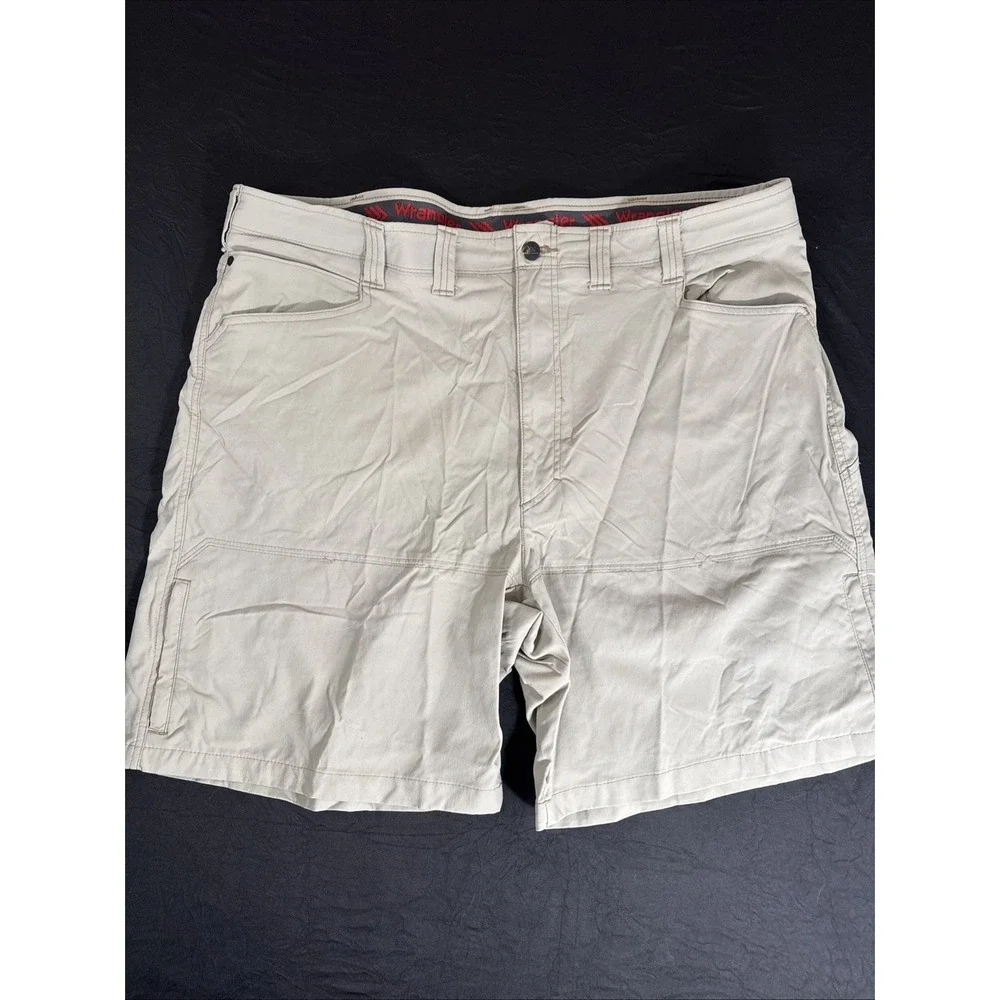 Wrangler tan‎ activewear / trail / hiking shorts - mens 44