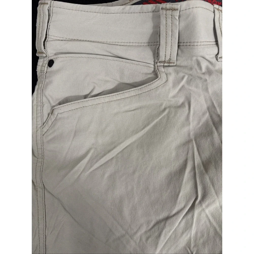 Wrangler tan‎ activewear / trail / hiking shorts - mens 44