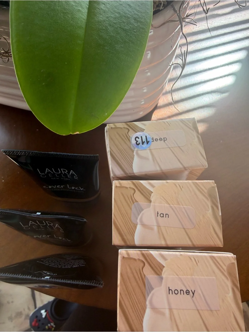 Laura Geller Cover Lock Cream Foundation in Beige/Tan Shades