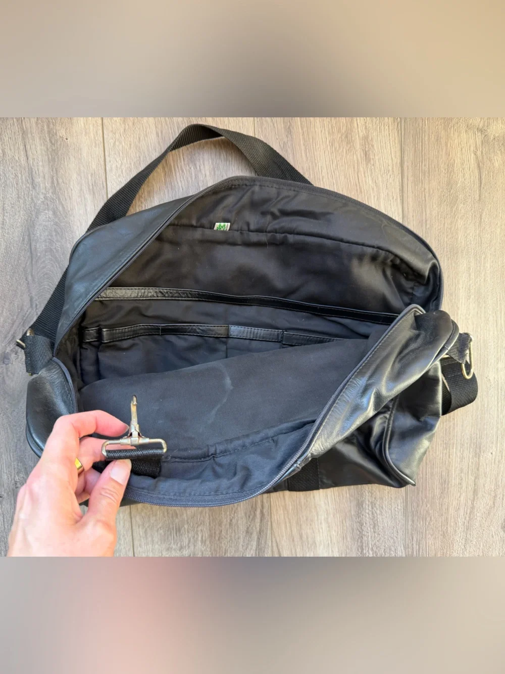 Black Men's Leather Messenger Bag - Unbranded