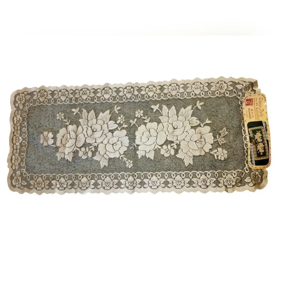 NWT Vintage lace doily runner