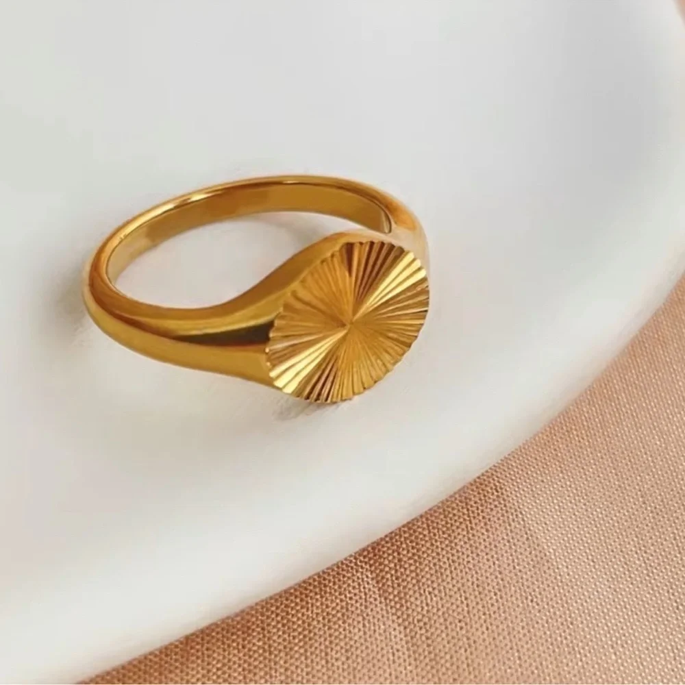 N/A elegant gold