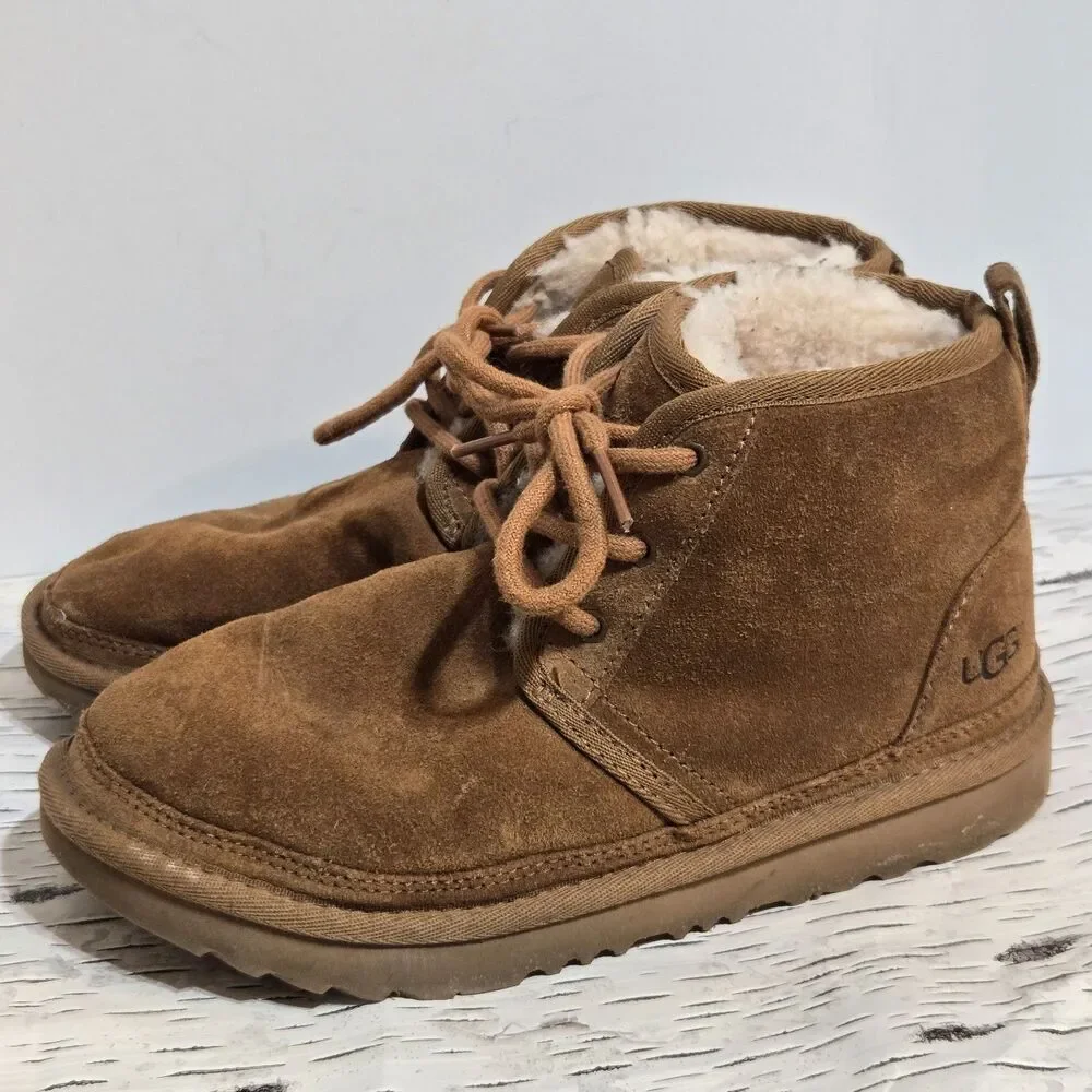 UGG Neumel II Kids Size US 3 / 35 Chestnut Suede Chukka Boots‎ Lace-Up 1017320K