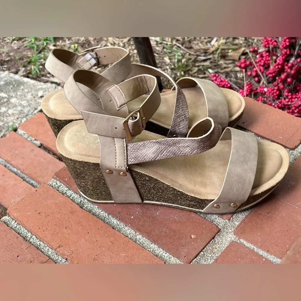 Yoki women’s beige