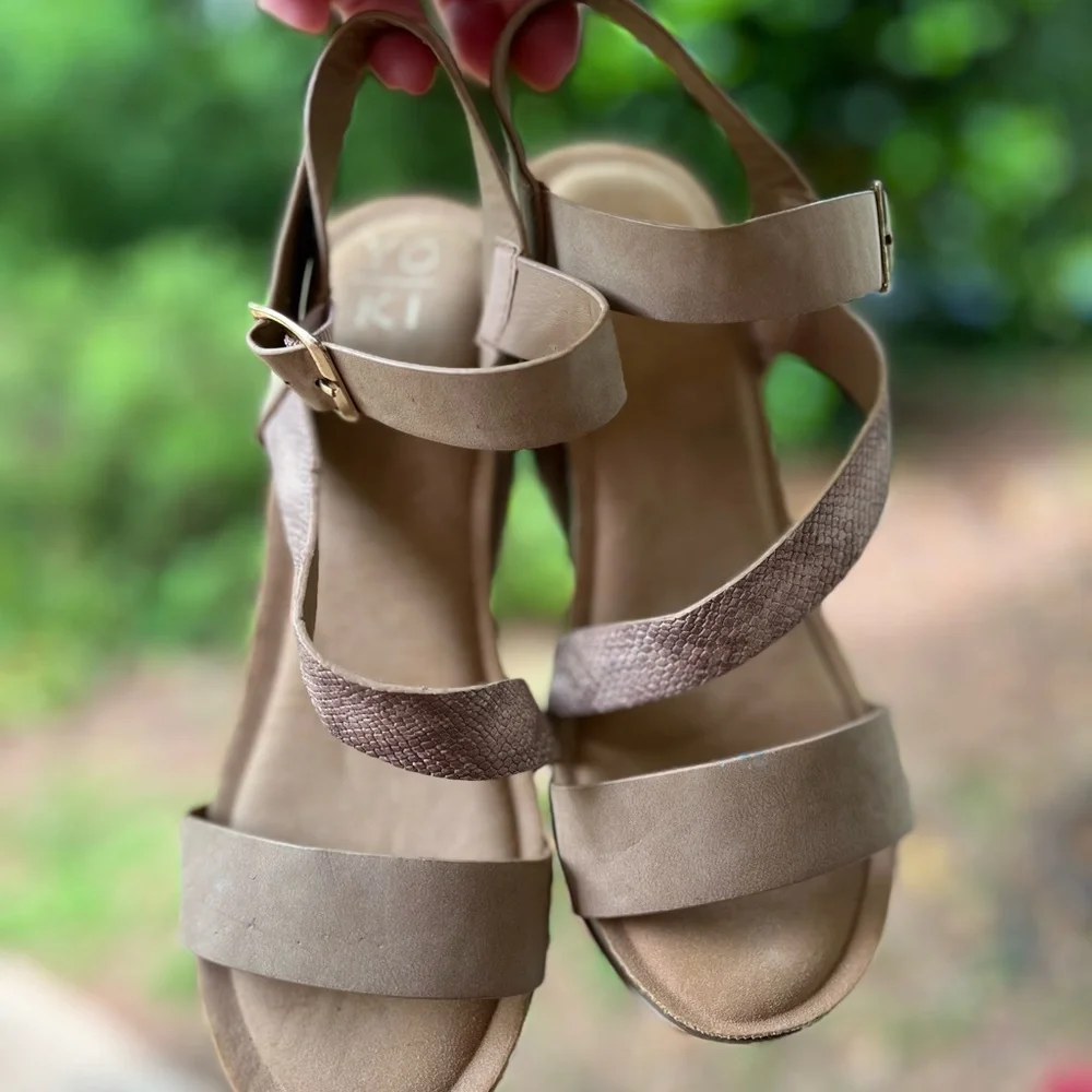 Yoki women’s beige