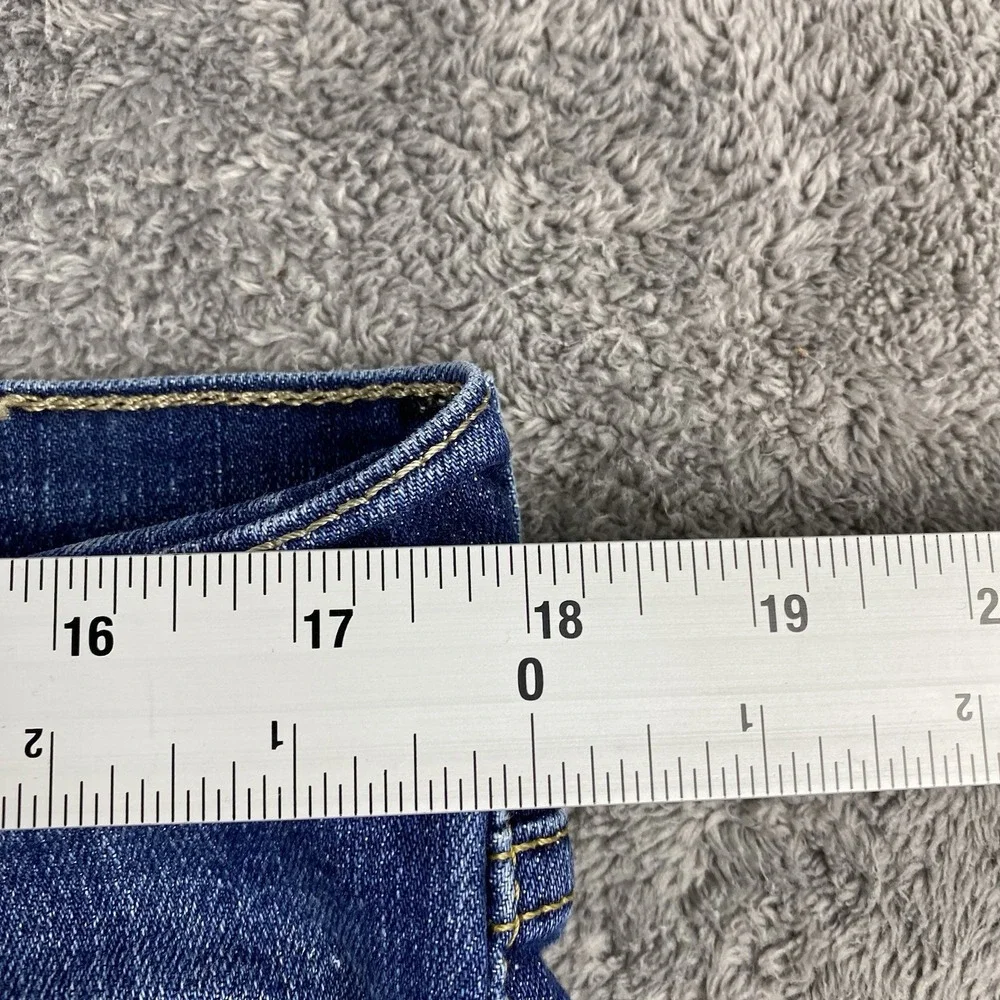 Levis logo worn