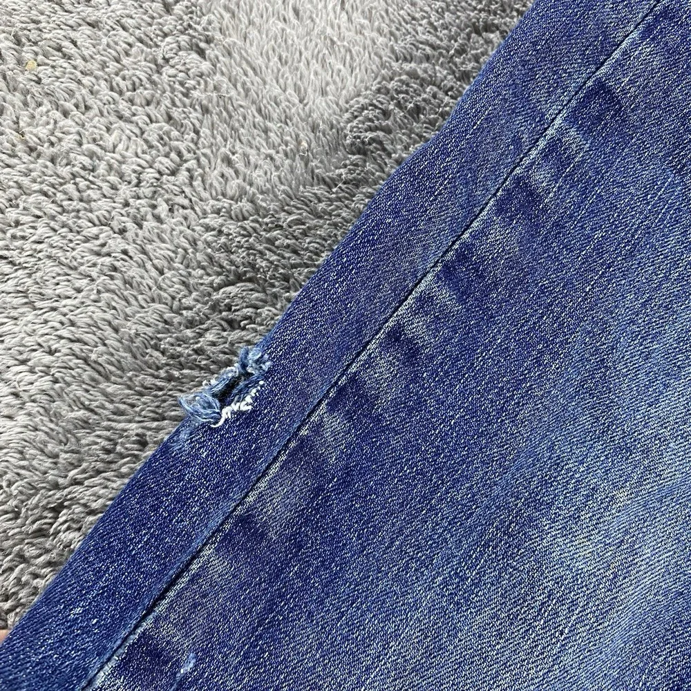 Levis logo worn