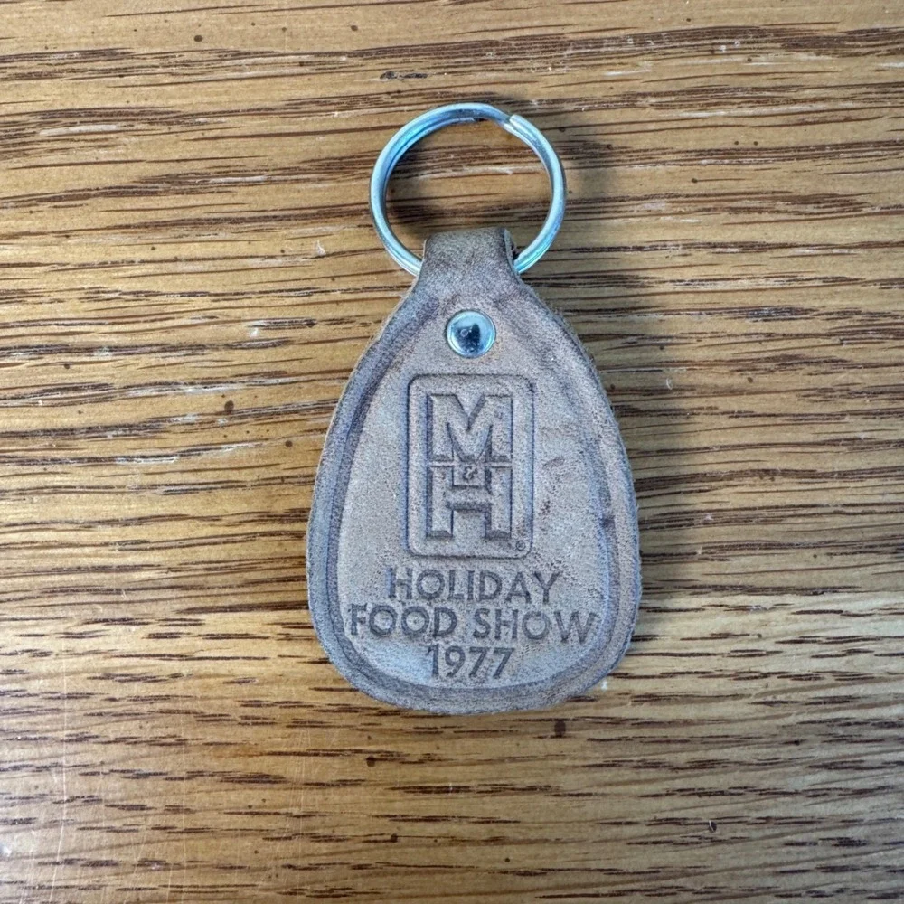 Vintage 1977 M&H‎ Holiday Food Show Leather Keychain Fob Tan Retro 70s Souvenir
