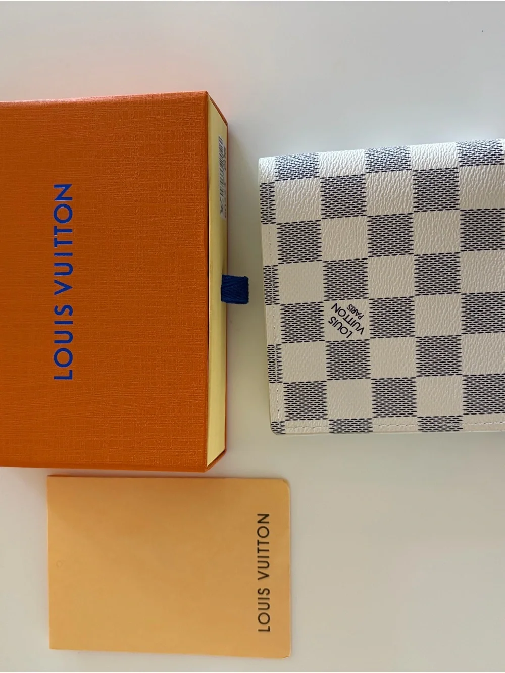 Louis Vuitton Damier Azur Card Holder — White & Light Blue
