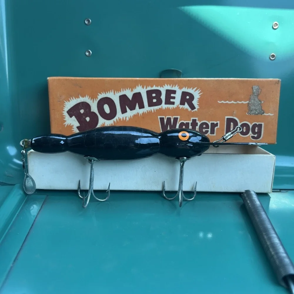 VINTAGE BOMBER WATERDOG WOOD LURE #1702