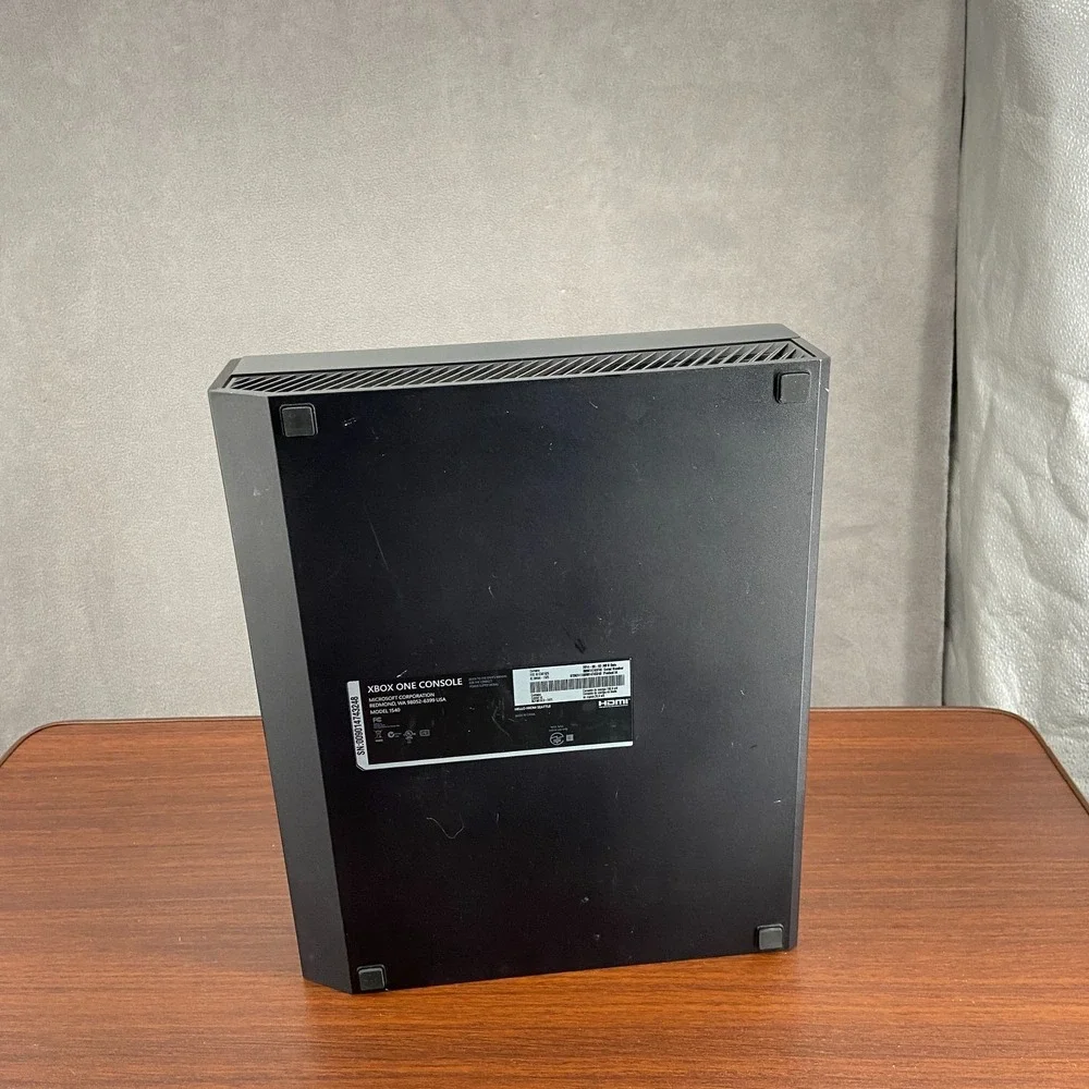 Microsoft Xbox One 1540 Home Console Black w/ White Controller & Power Supply