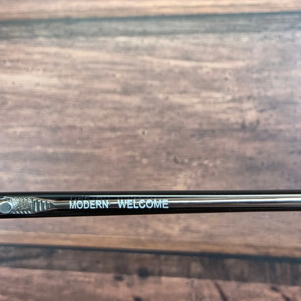 Modern welcome eyeglasses