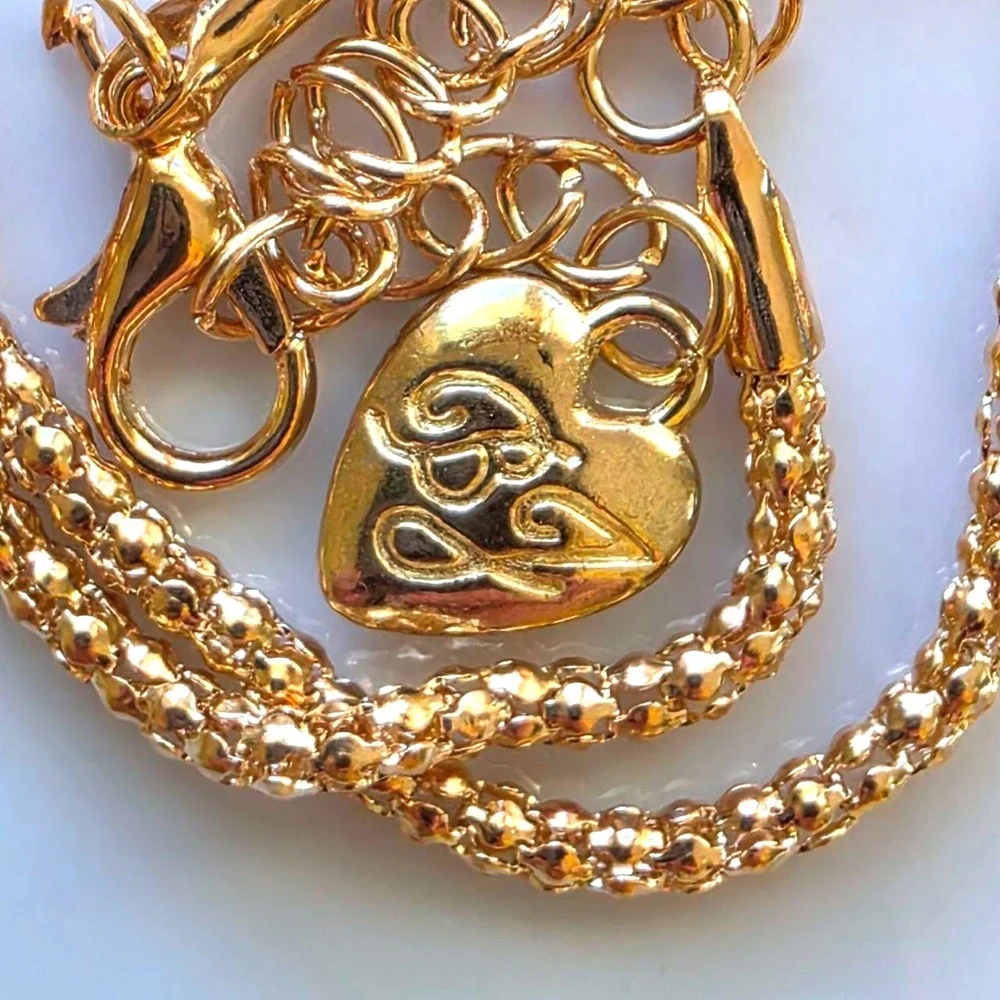 Betsey Johnson dazzling expression